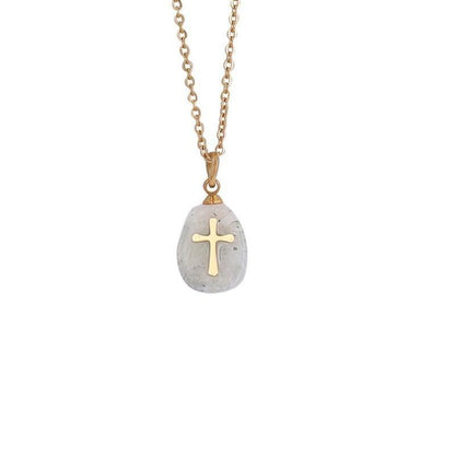 Collier avec pendentif croix sur pierre de cristal