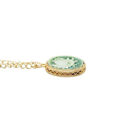 Collier avec pendentif médaillon en camée fleur plaqué or