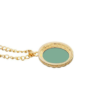 Collier avec pendentif médaillon en camée fleur plaqué or