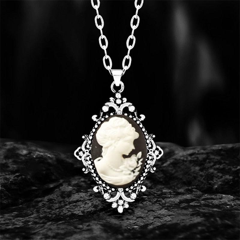 Collier avec pendentif portrait en camée dans un cadre vintage - MonPendentif