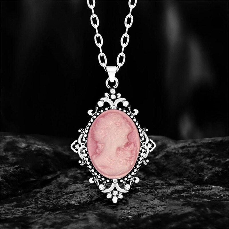 Collier avec pendentif portrait en camée dans un cadre vintage - MonPendentif