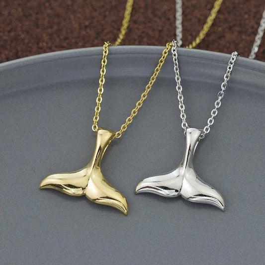 Collier avec pendentif queue de baleine en plaqué or / argent / or rose