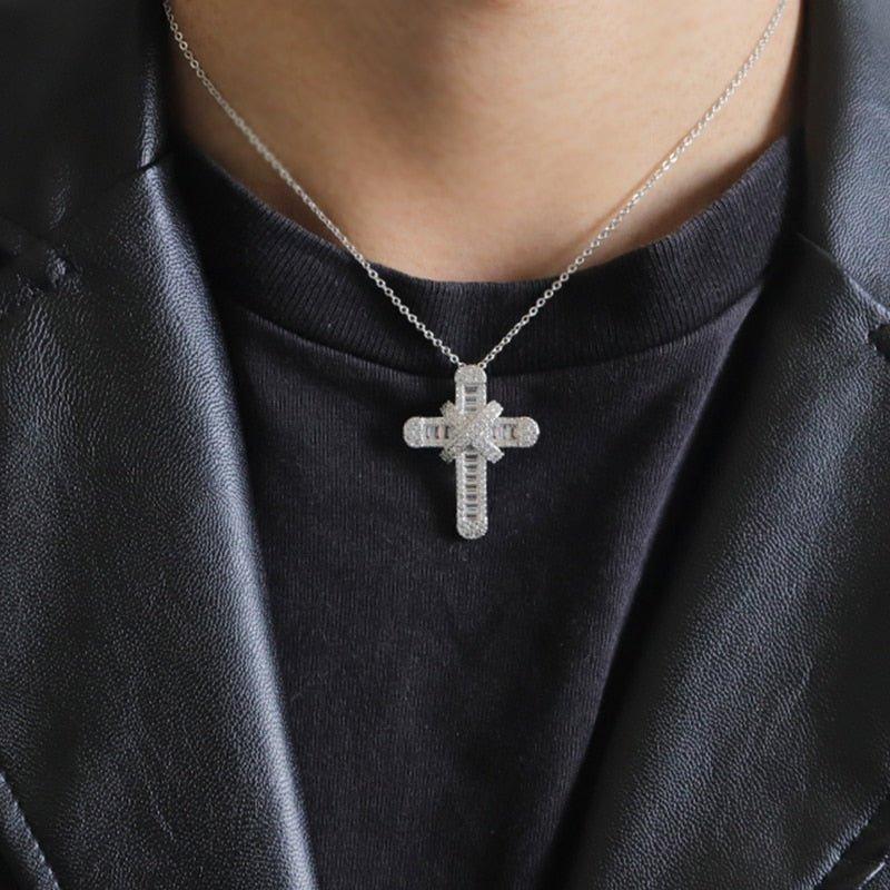 Collier chaîne pendentif croix religieuse en diamants ronds plaqué or / argent