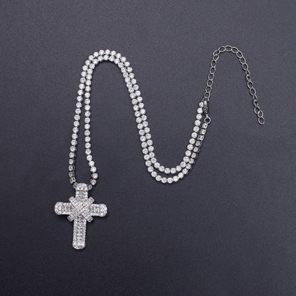 Collier chaîne pendentif croix religieuse en diamants ronds plaqué or / argent