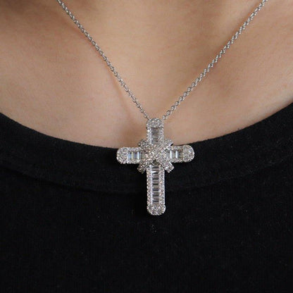 Collier chaîne pendentif croix religieuse en diamants ronds plaqué or / argent