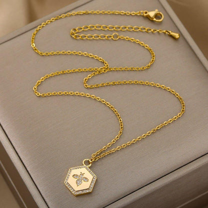 Collier pendentif abeille cadre hexagonale strass