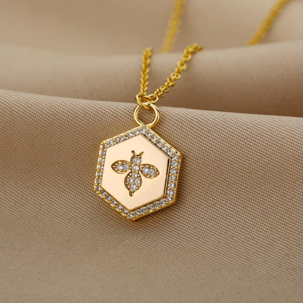Collier pendentif abeille cadre hexagonale strass