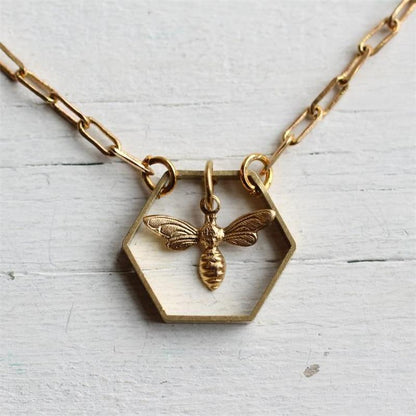 Collier pendentif abeille hexagonal géométrique plaqué or