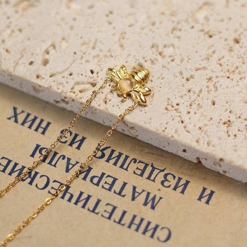 Collier pendentif abeille opale plaqué or