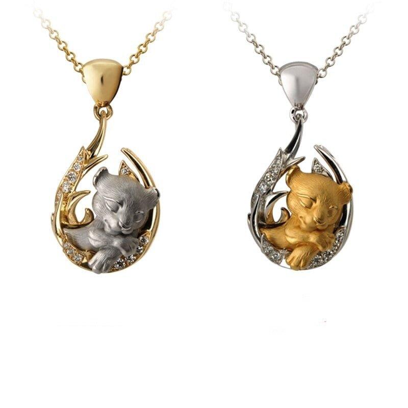 Collier pendentif bébé lion dormant plaqué or / argent