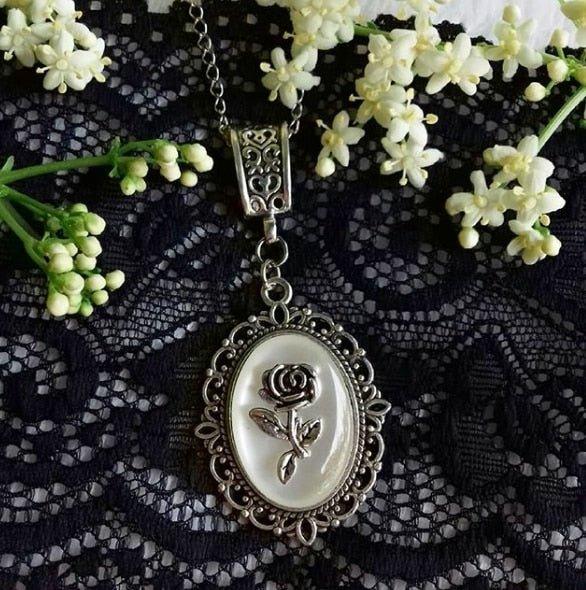 Collier pendentif camée petite rose blanche - MonPendentif