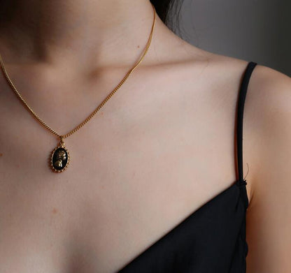 Collier pendentif camée portrait baroque en or pur 18k