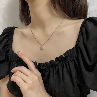 Collier pendentif chat en pierre de lune plaqué argent