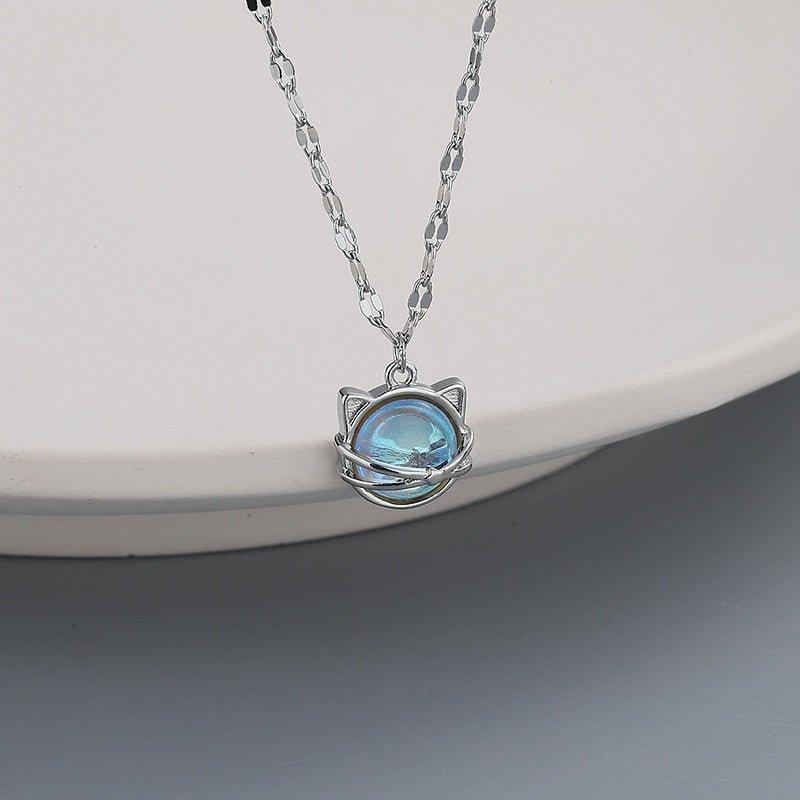 Collier pendentif chat en pierre de lune plaqué argent