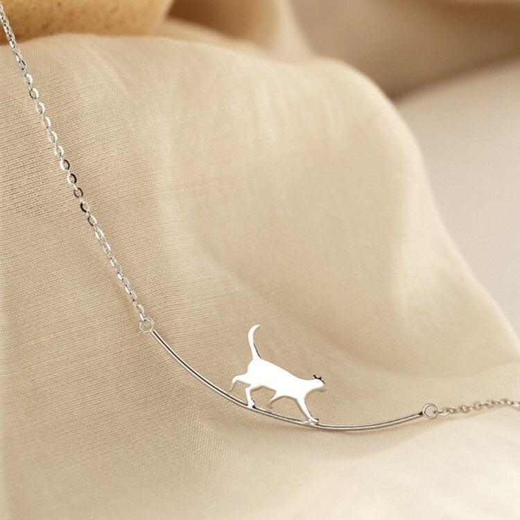 Collier pendentif chat marchant en argent 925