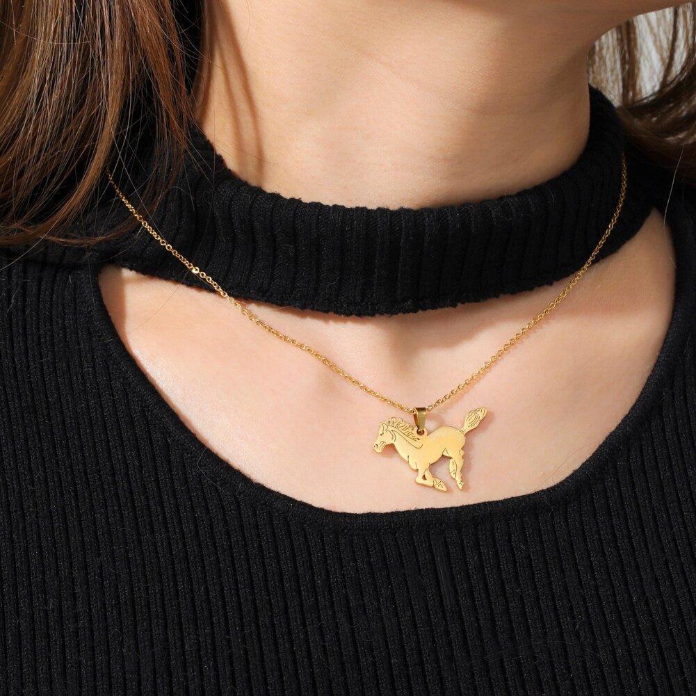 Collier pendentif cheval plat plaqué or / argent