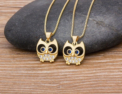 Collier pendentif chouette miniature strassé plaqué or