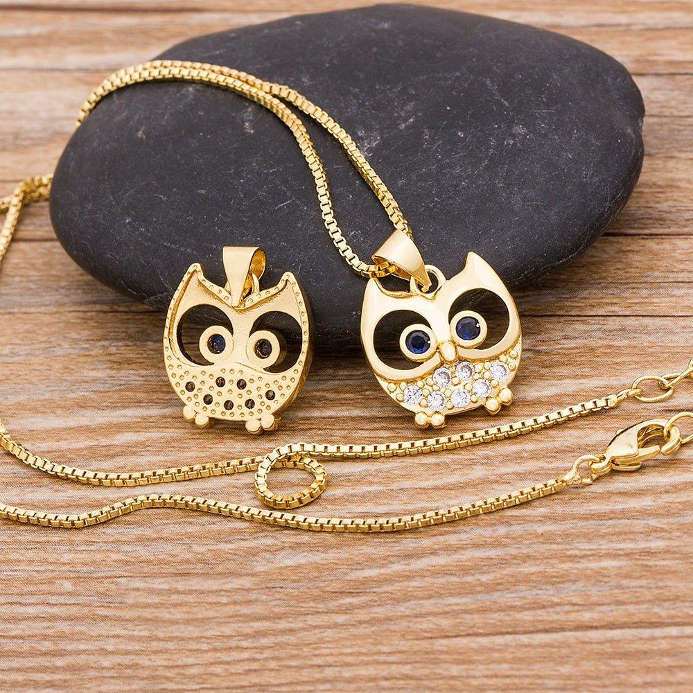 Collier pendentif chouette miniature strassé plaqué or