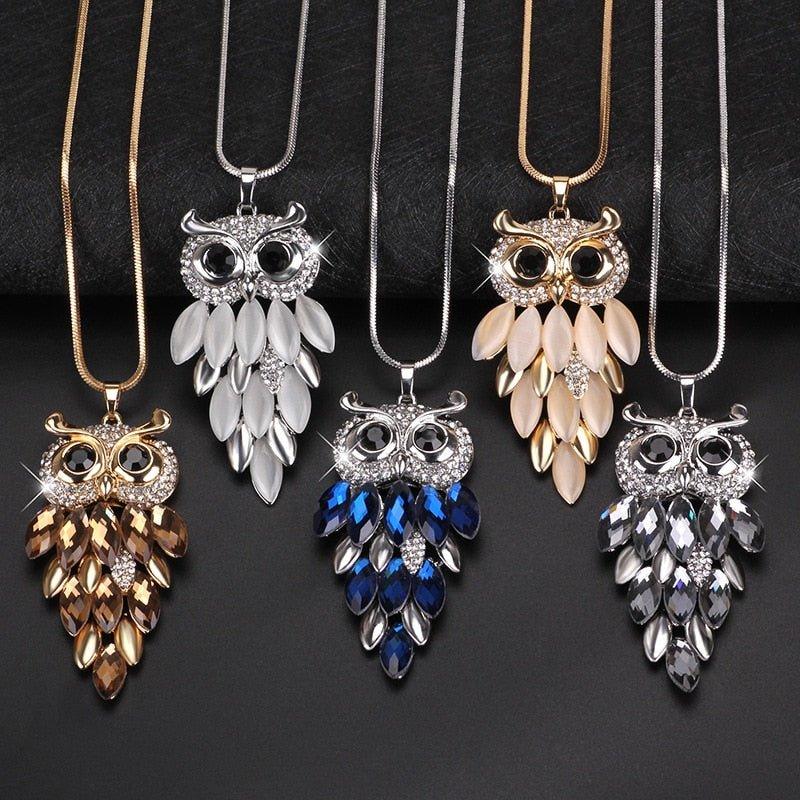 Collier pendentif chouette robe de cristal plaqué argent