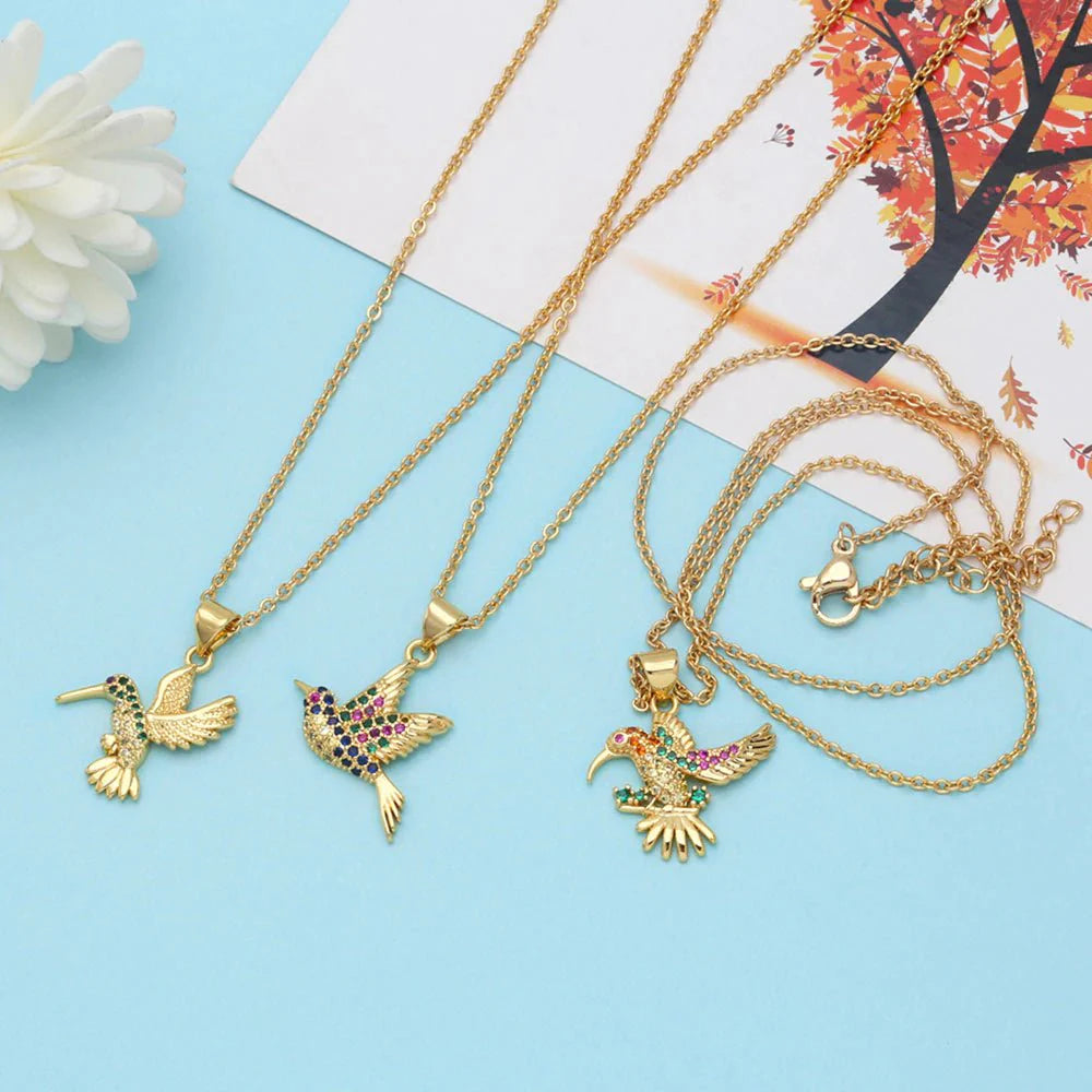 Collier pendentif colibri strass multicolore