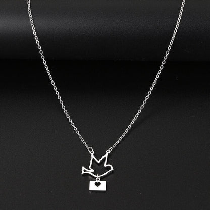 Collier pendentif colombe courrier d'amour plaqué or / argent