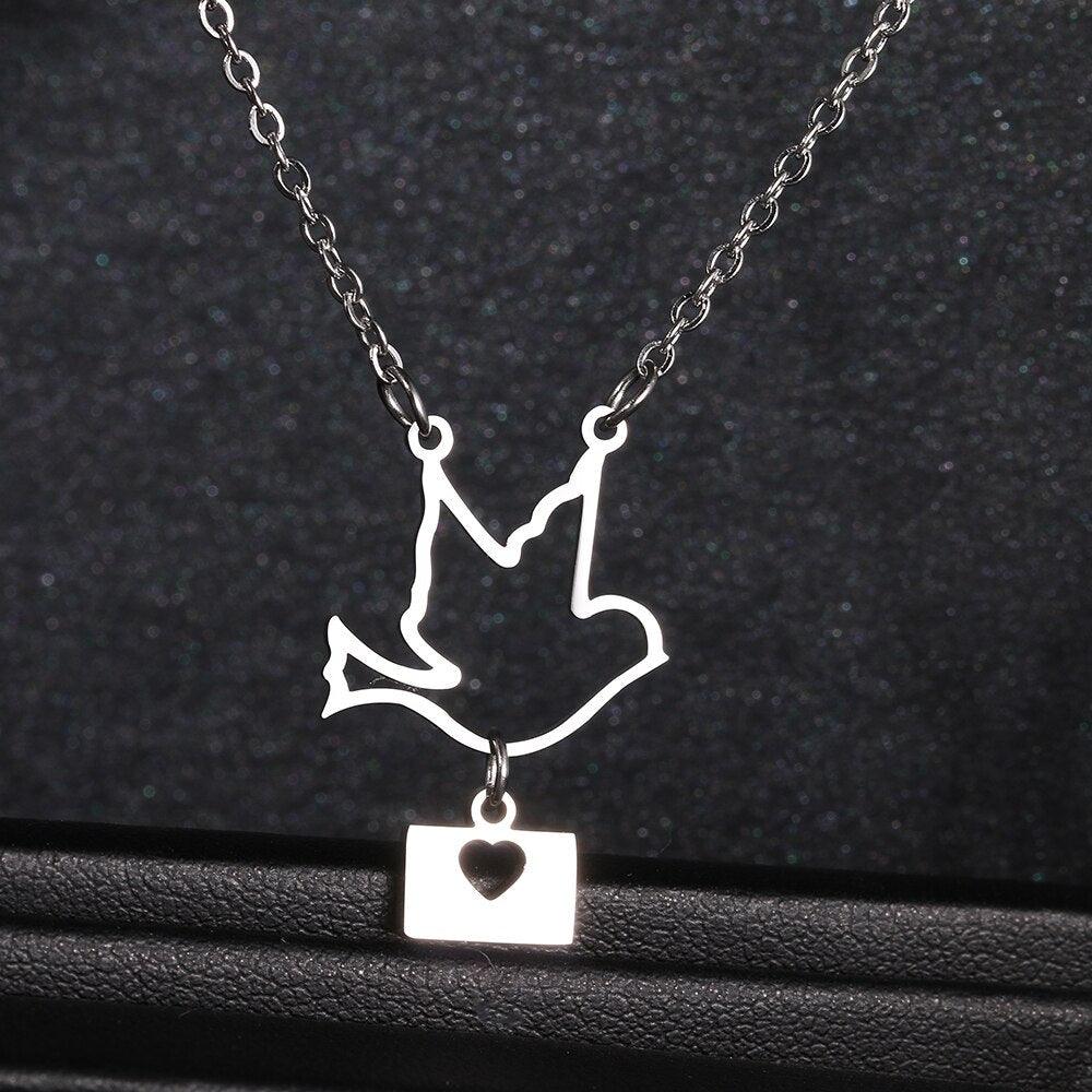 Collier pendentif colombe courrier d'amour plaqué or / argent - MonPendentif