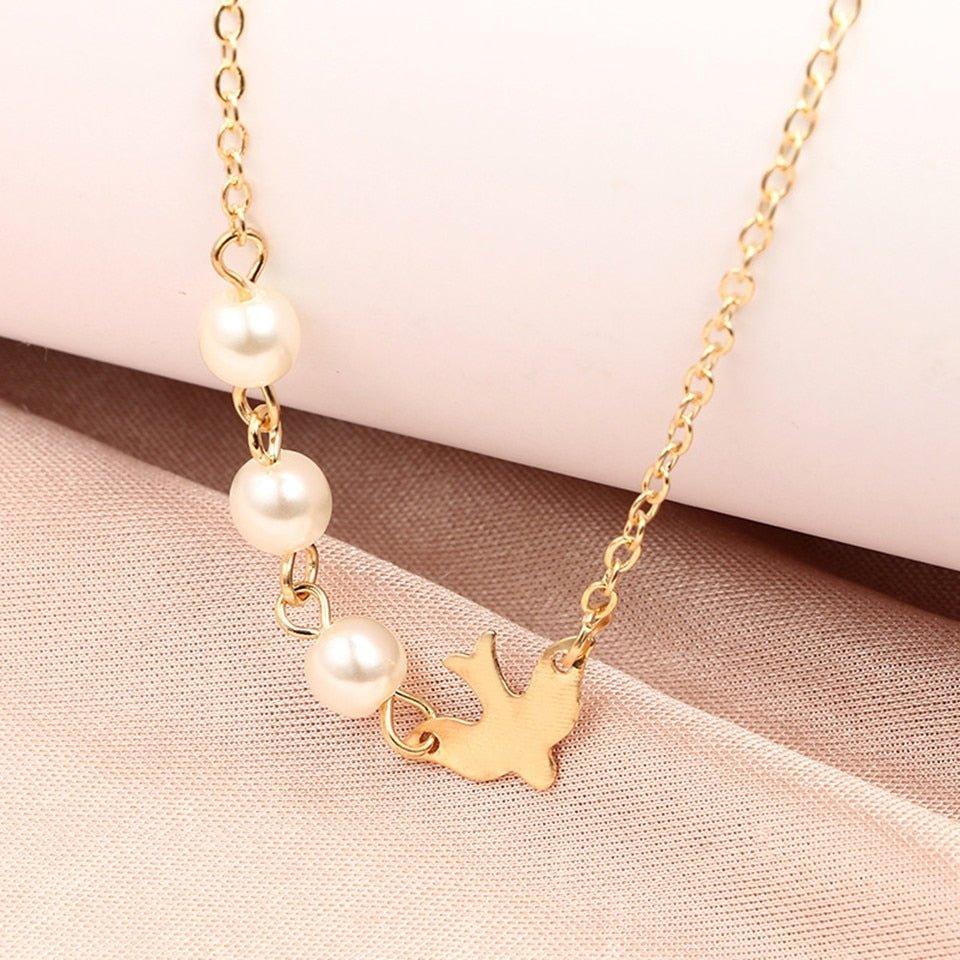 Collier pendentif colombe et perles ras le cou