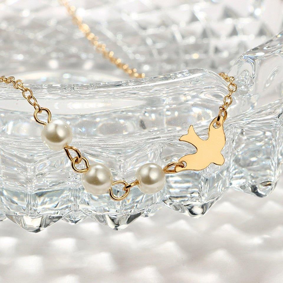 Collier pendentif colombe et perles ras le cou
