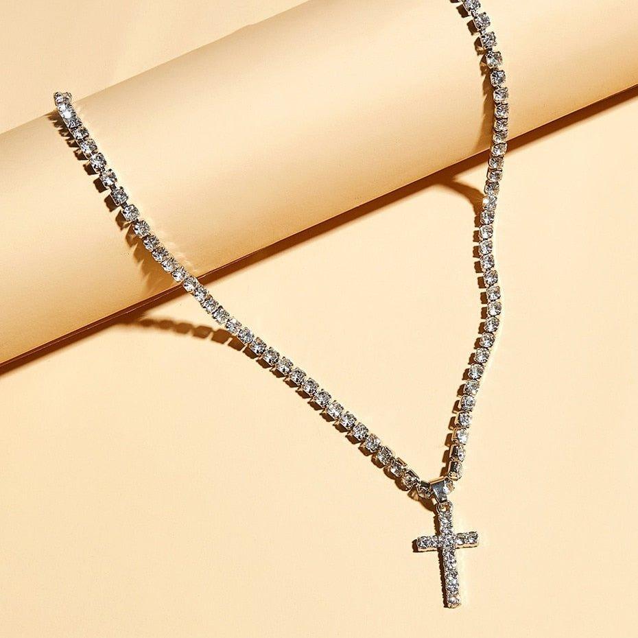 Collier pendentif croix tout en cristal plaqué argent