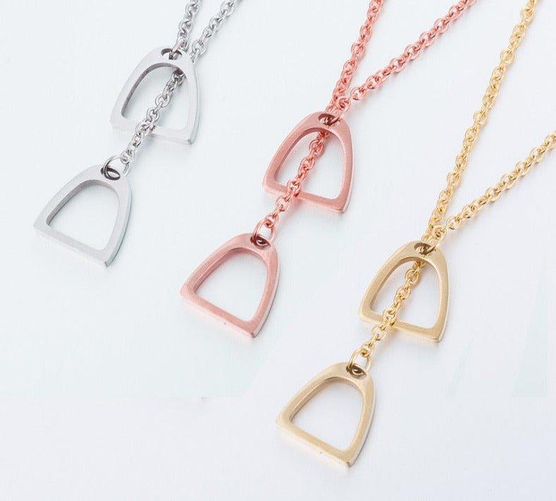 Collier pendentif double étrier cheval plaqué or / or rose / argent