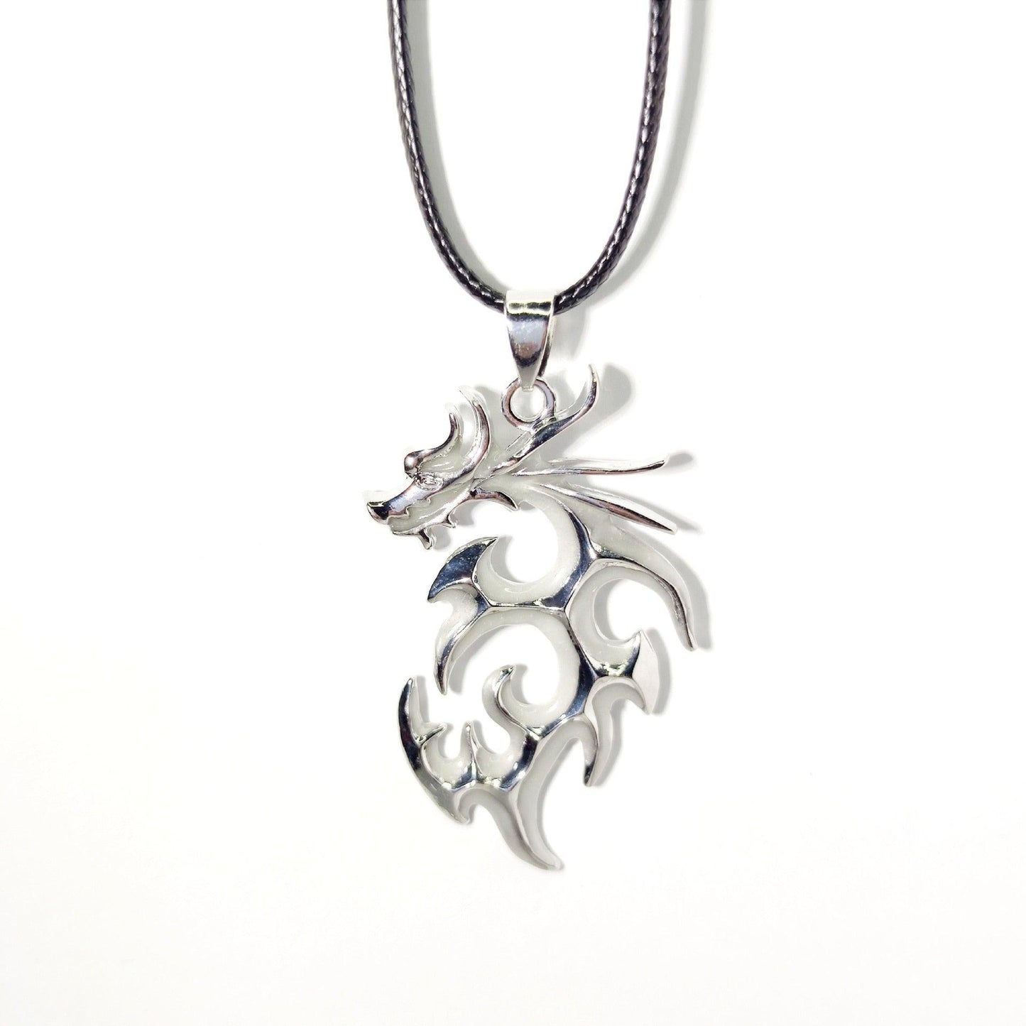 Collier pendentif dragon antique fluorescent