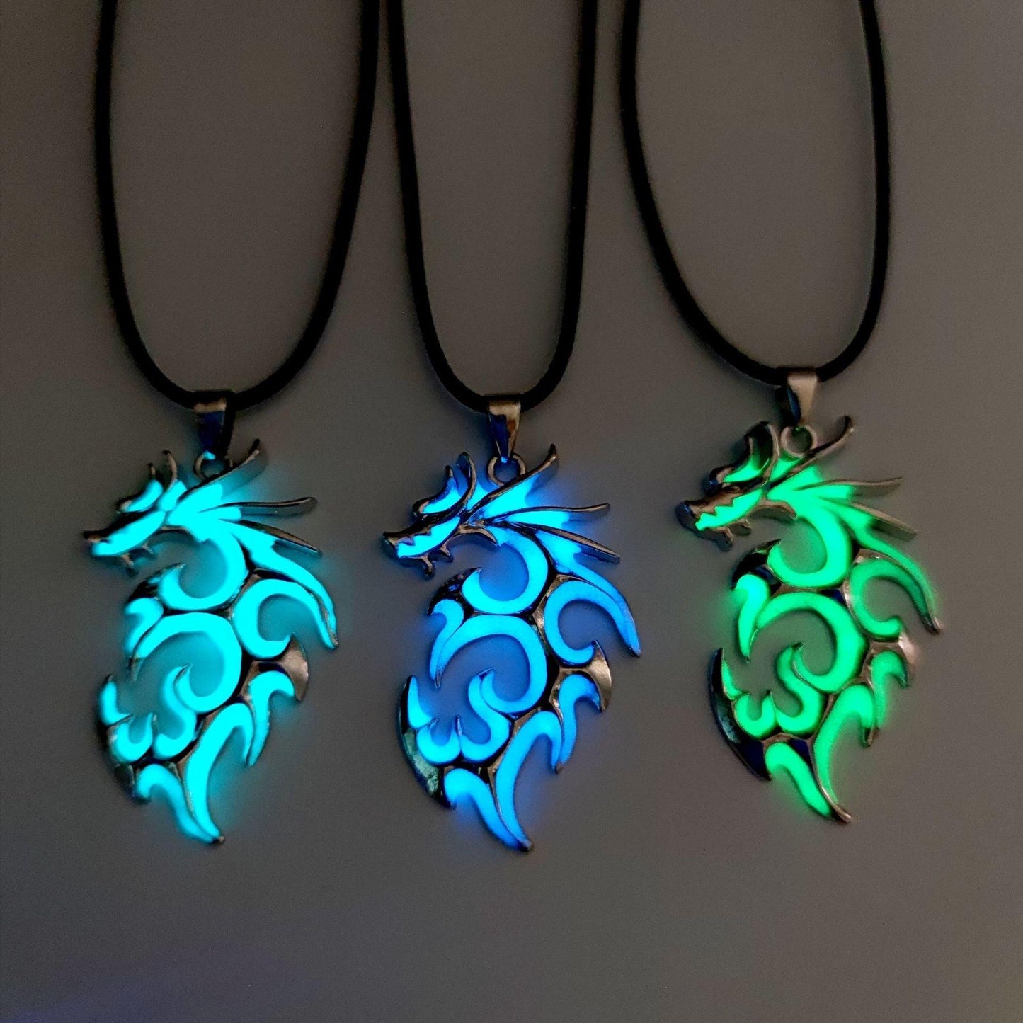 Collier pendentif dragon antique fluorescent