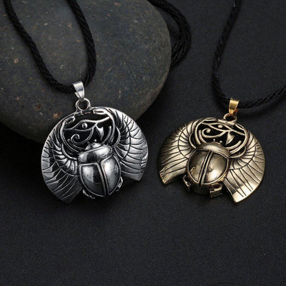 Collier pendentif égyptien scarabée plaqué argent / bronze