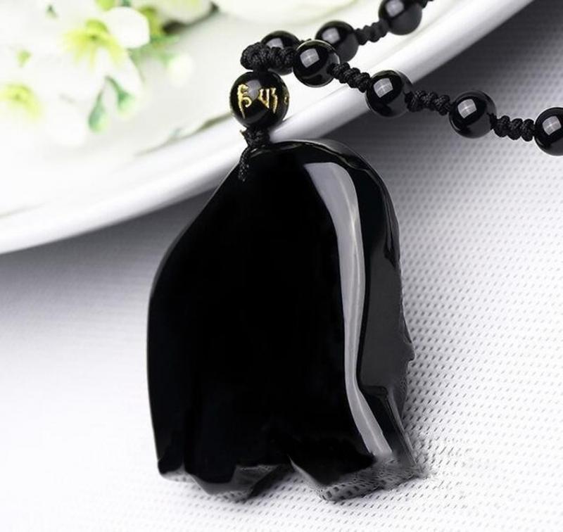 Collier pendentif éléphant noir pierre naturelle