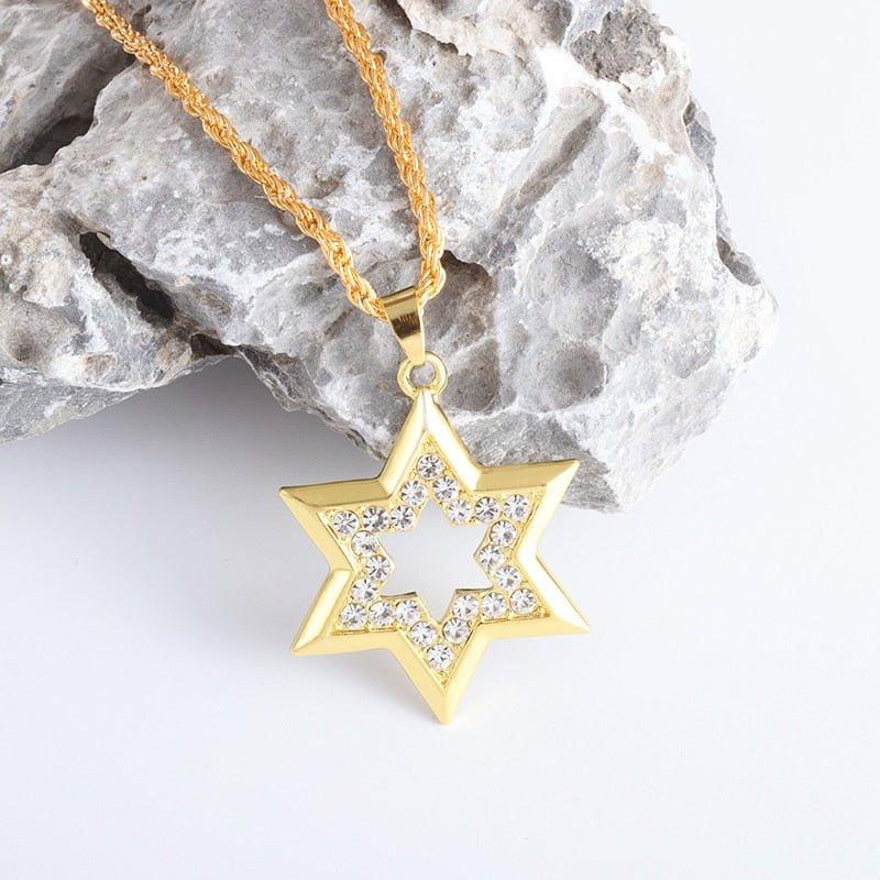 Collier pendentif étoile de David en relief ornée de strass