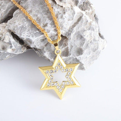 Collier pendentif étoile de David en relief ornée de strass