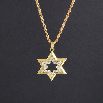 Collier pendentif étoile de David en relief ornée de strass