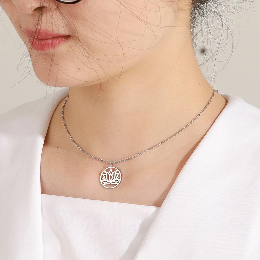 Collier pendentif fleur de lotus plat rond plaqué or / argent