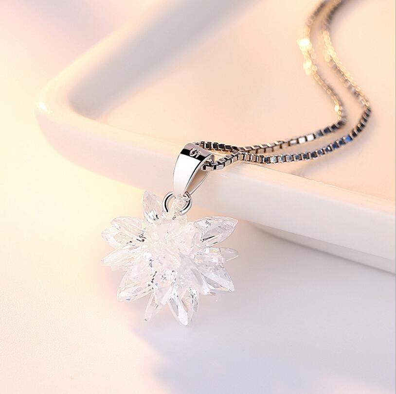 Collier pendentif fleur de lotus relief cristal chaîne argent 925