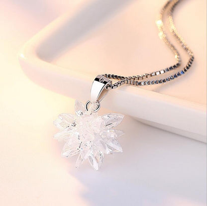 Collier pendentif fleur de lotus relief cristal chaîne argent 925