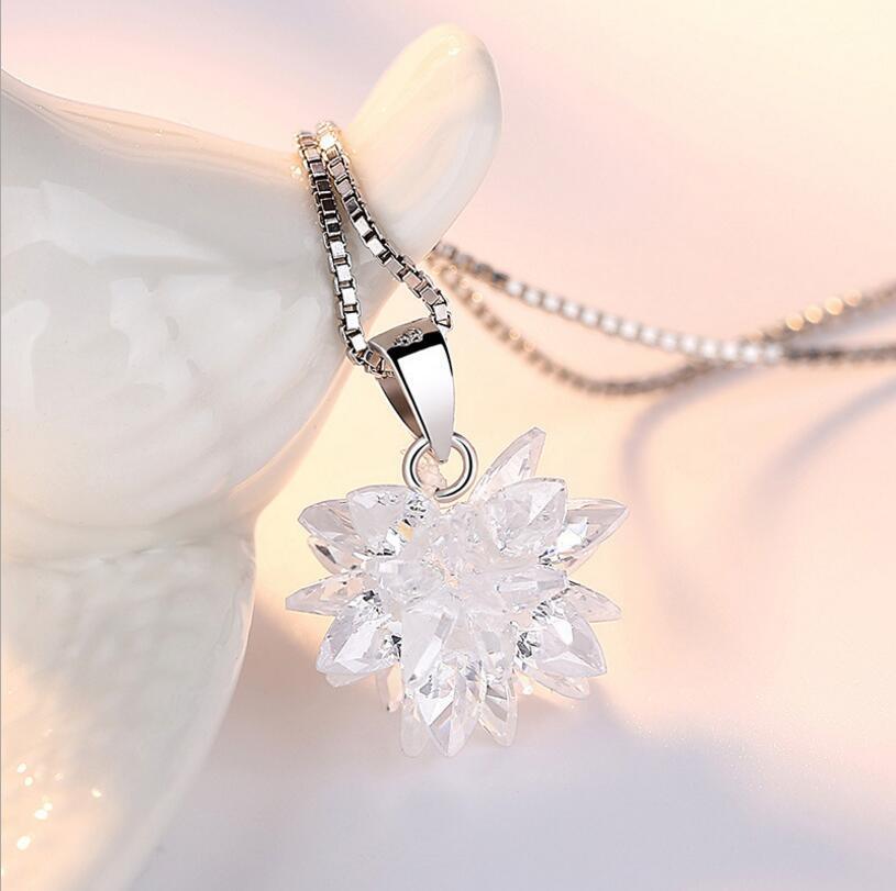 Collier pendentif fleur de lotus relief cristal chaîne argent 925