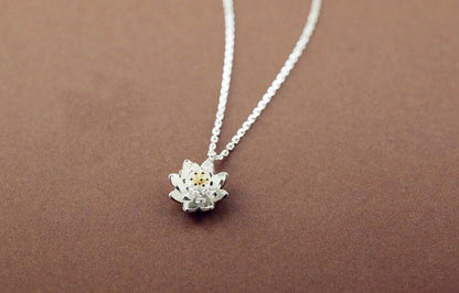 Collier pendentif fleur de lotus relief en argent 925