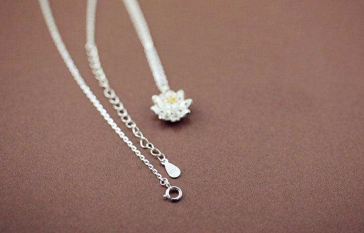 Collier pendentif fleur de lotus relief en argent 925