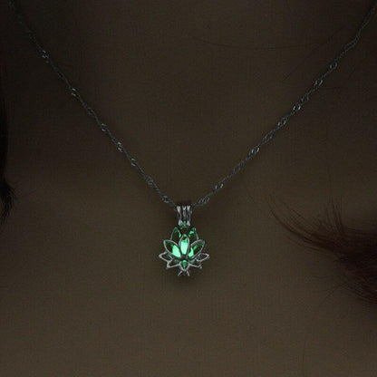 Collier pendentif fleur de lotus relief pierre lumineuse - MonPendentif