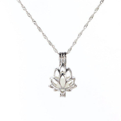 Collier pendentif fleur de lotus relief pierre lumineuse