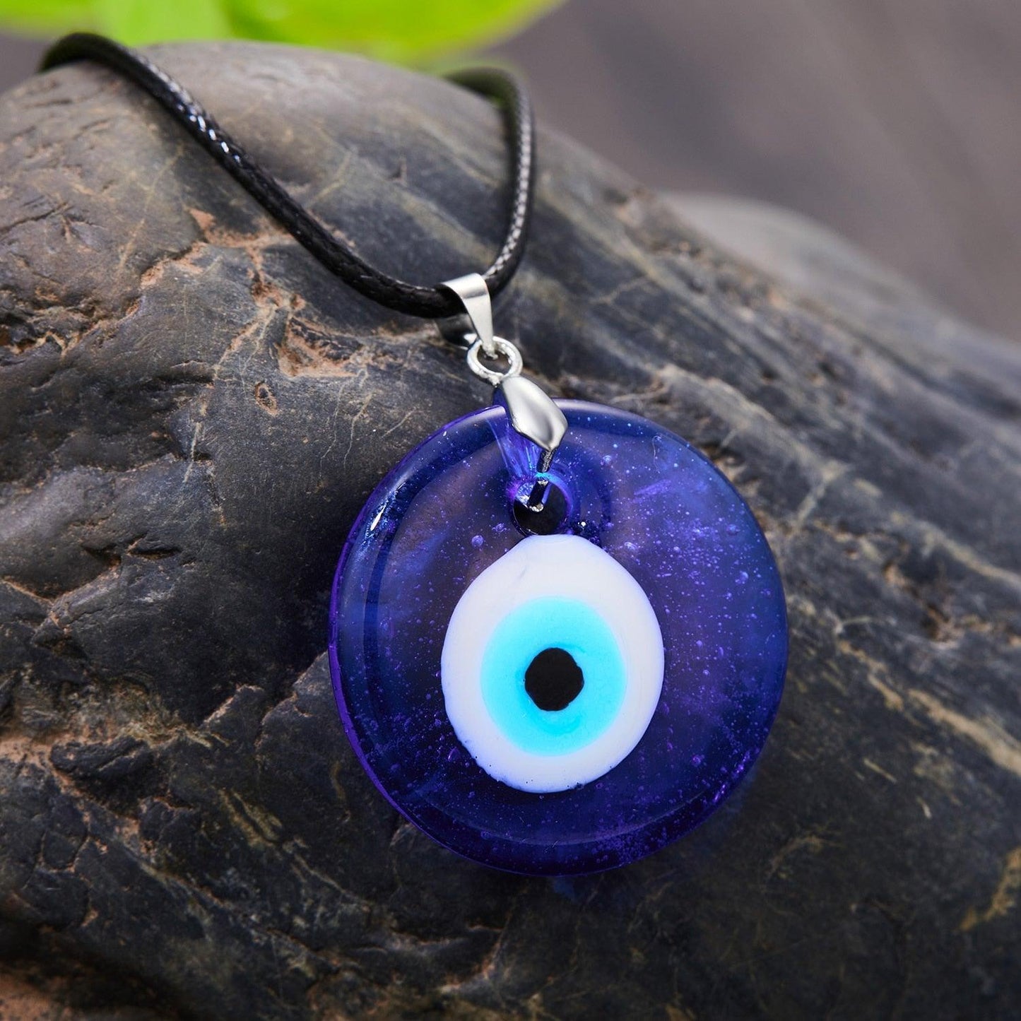 Collier pendentif grand oeil bleu en résine