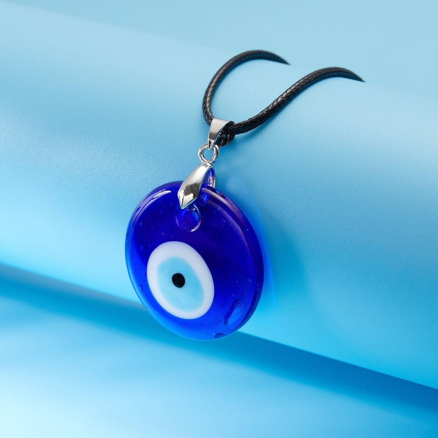 Collier pendentif grand oeil bleu en résine