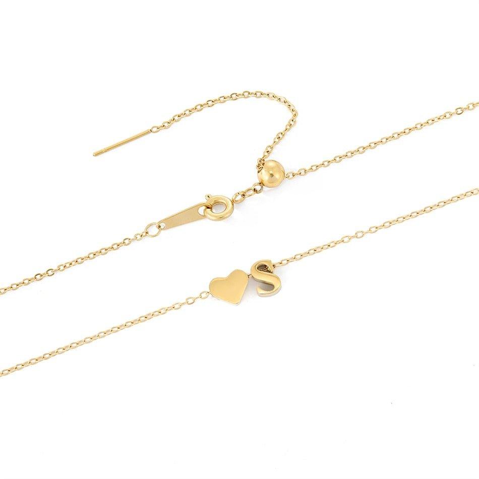 Collier pendentif lettre initiale avec coeur plaqué or