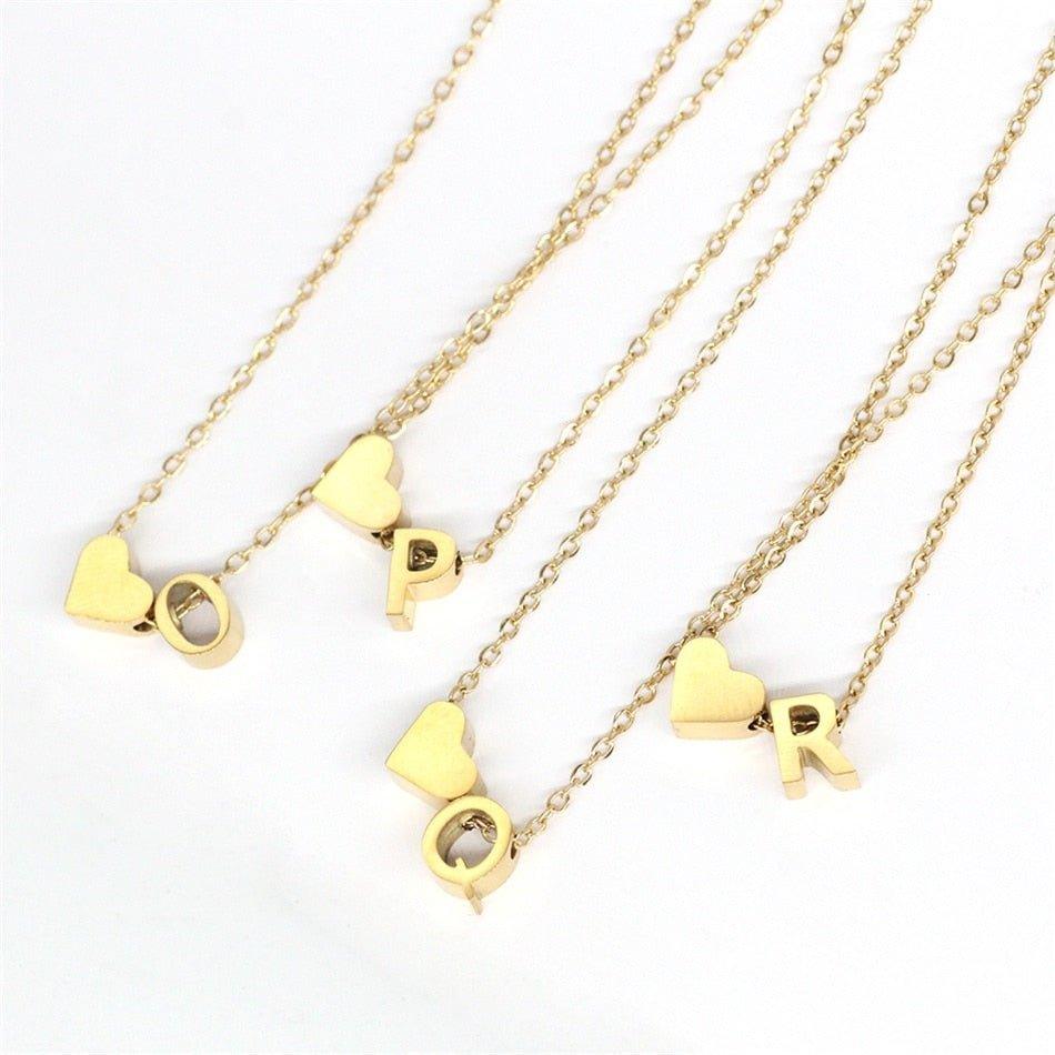 Collier pendentif lettre initiale avec coeur plaqué or