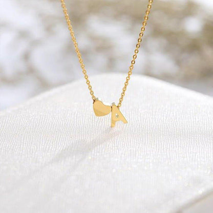 Collier pendentif lettre initiale avec coeur plaqué or